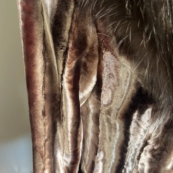 Pamela Dennis Brown Velvet Coat with Fox Fur Trim - Picture 10 of 12